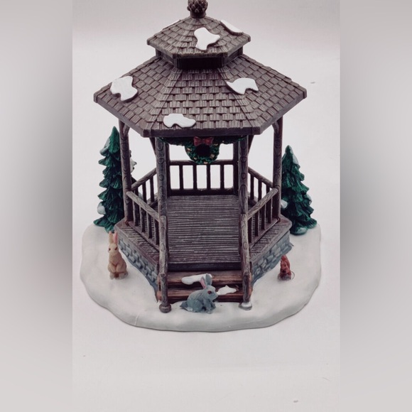 Lemax #43084 Winter Gazebo Table Accent, Boxed 2014 Christmas Village - Picture 1 of 9